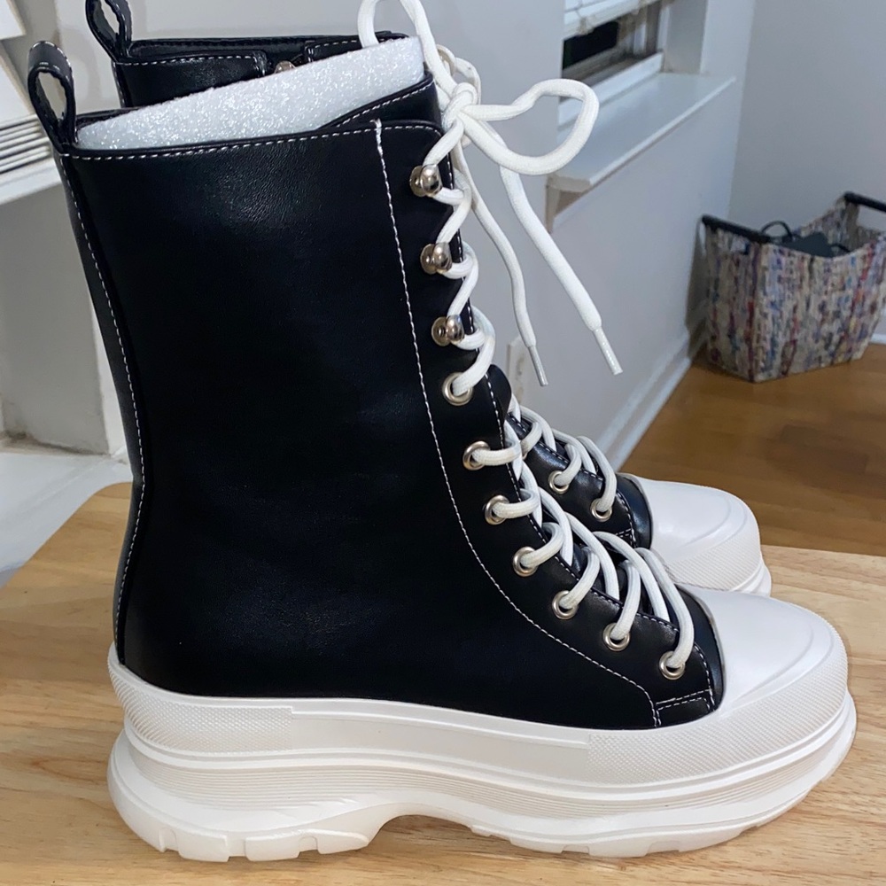 Elegant Black and White Lace-Up Azalea Wang Women's Boots
